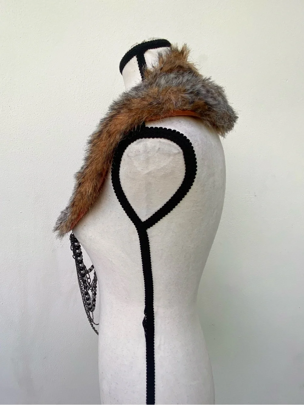 Y2K EURO Supertrash Faux Fox Fur & Pearl Chain Collar Stope Necklace One Size